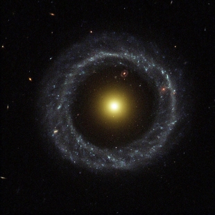 Hoag's Object 